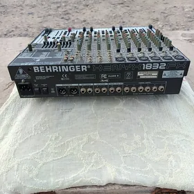Behringer pult 18. 32 gara