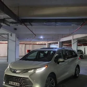 Toyota Sienna 2021