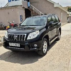 Toyota Land Cruiser Prado 2013