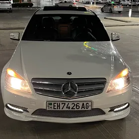 Mercedes-Benz C300 2011