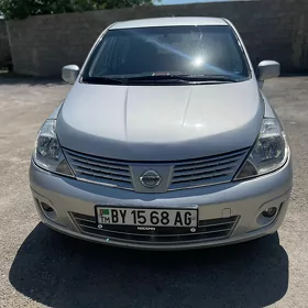 Nissan Versa 2012
