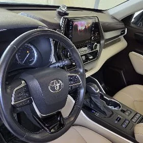 Toyota Highlander 2021
