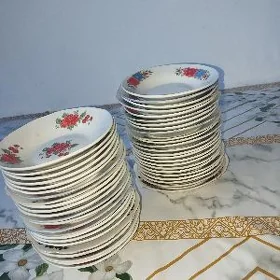 Kasa i tarelka.