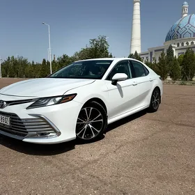 Toyota Camry 2021