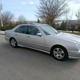 Mercedes-Benz E320 2001