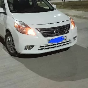 Nissan Versa 2012