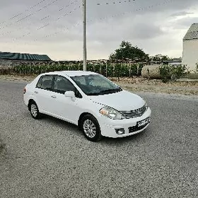 Nissan Versa 2010