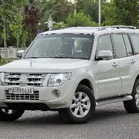 Mitsubishi Pajero 2012