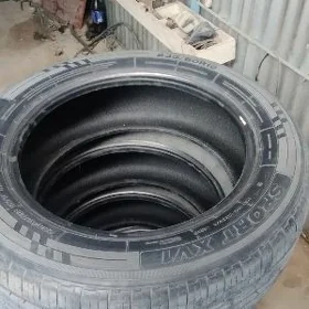 235 60R18
