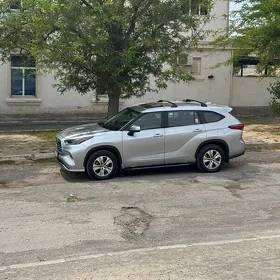 Toyota Highlander 2021