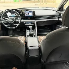 Hyundai Elantra 2020