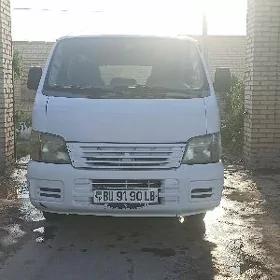 Nissan Urvan 2005