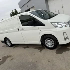Toyota Hiace 2025