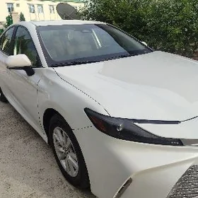 Toyota Camry Hybrid 2025
