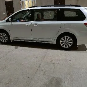 Toyota Sienna 2011