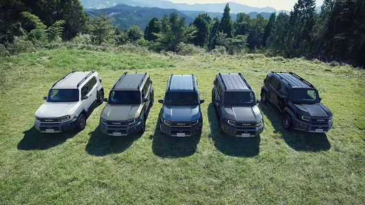 Iň kiçi Toyota Land Cruiser FJ ýolsuz ýerde ýöreýän ulagy ýapon bazaryna çykdy