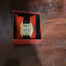 Новые часы Cartier.