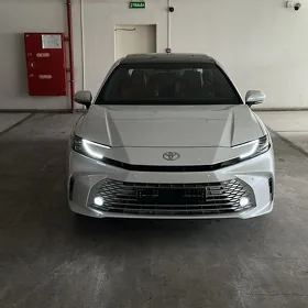 Toyota Camry 2025