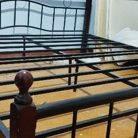 кровать железная