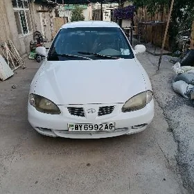 Hyundai Elantra 2000