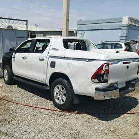 Toyota Hilux 2024