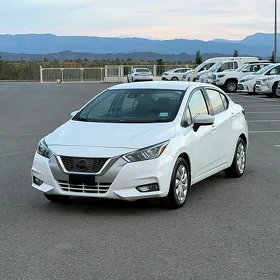 Nissan Versa 2021
