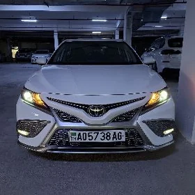Toyota Camry 2021