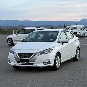 Nissan Versa 2021