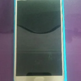 Телефон Samsung J4