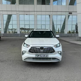 Toyota Highlander 2021