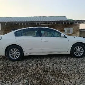 Nissan Altima 2011