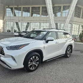 Toyota Highlander 2021