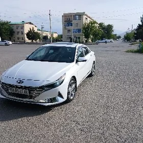 Hyundai Elantra 2022