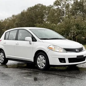 Nissan Versa 2012