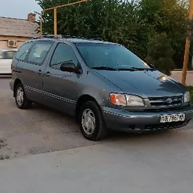Toyota Sienna 2000