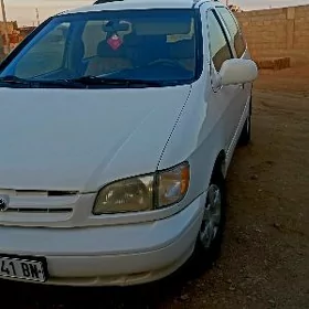 Toyota Sienna 1999