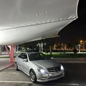 Mercedes-Benz C350 2011