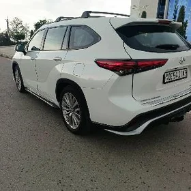 Toyota Highlander 2021