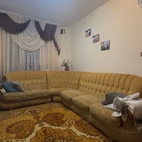 Диван