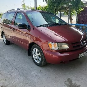 Toyota Sienna 2000