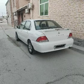 Mitsubishi Lanser 2002