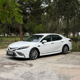 Toyota Camry 2021