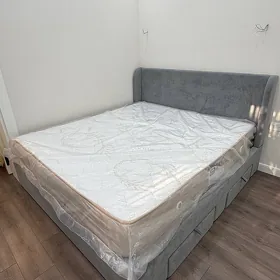Кровать