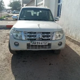 Mitsubishi Pajero 2012