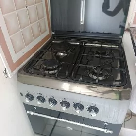 газовая плита и морозильник