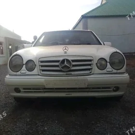 Mercedes-Benz E320 1996