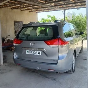 Toyota Sienna 2012