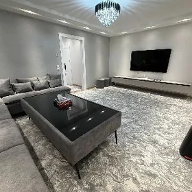  LUXURY JAY