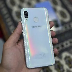 Samsung A40  4/64Gb