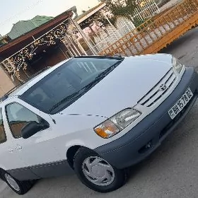 Toyota Sienna 2002